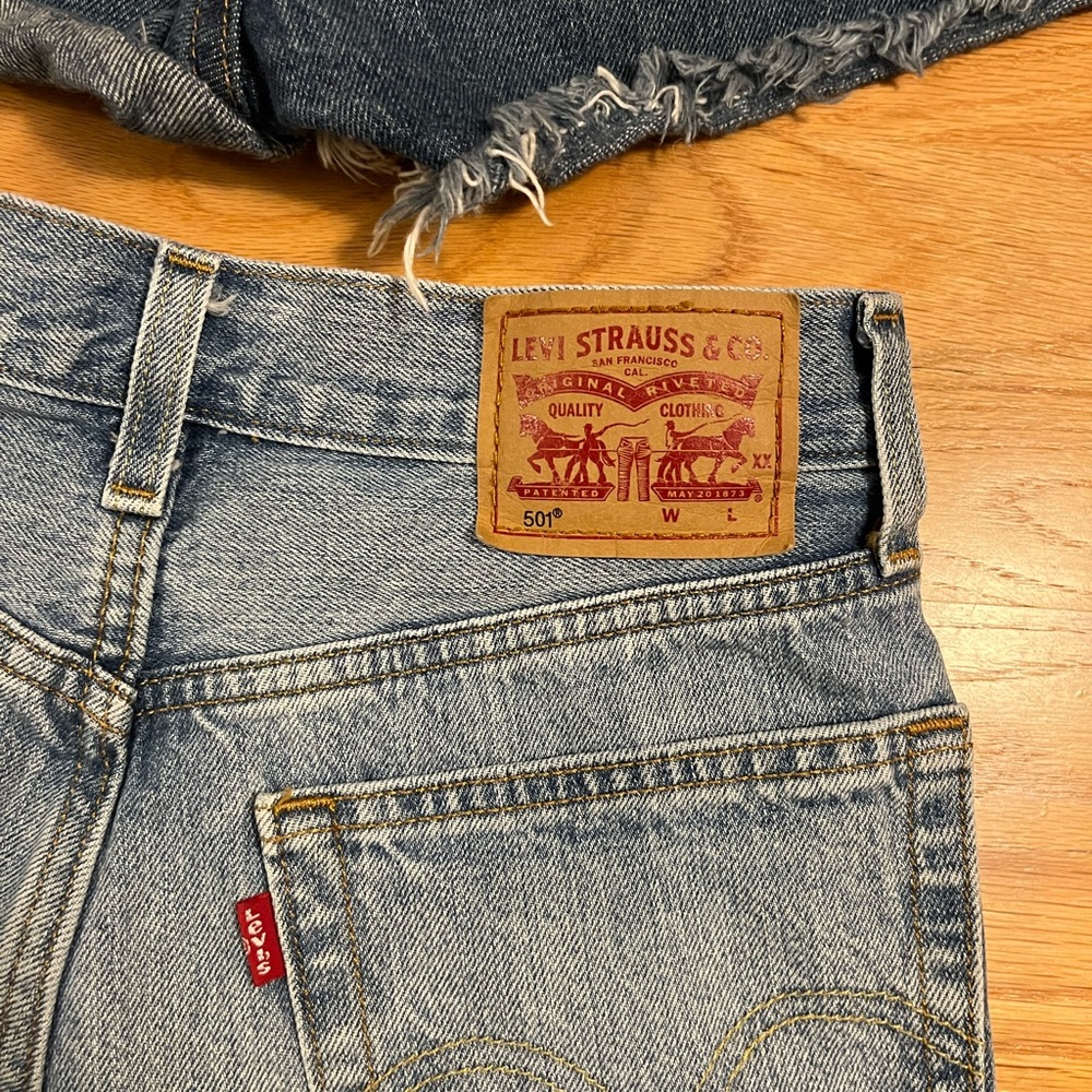 Bundle Levi's 501 Dark and Light Blue Jean Shorts - Picture 10 of 16